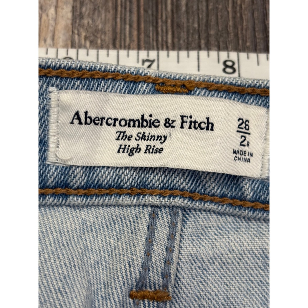 Abercrombie & Fitch The Skinny High Rise Light Wash Raw Hem Jeans 26/2R - Picture 3 of 6